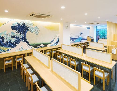 “旧東海道”の街並みに合わせた和の空間