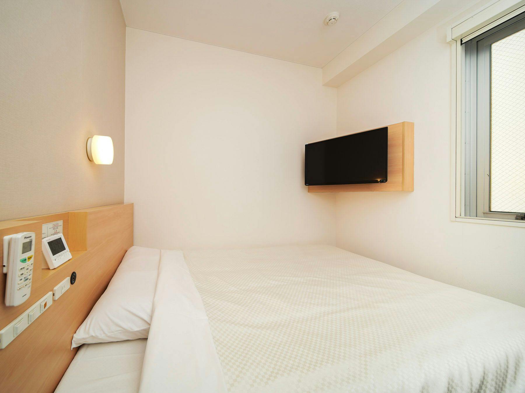 คุณสามารถผ่อนคลายได้อย่างสบายบนเตียงกว้างขวาง