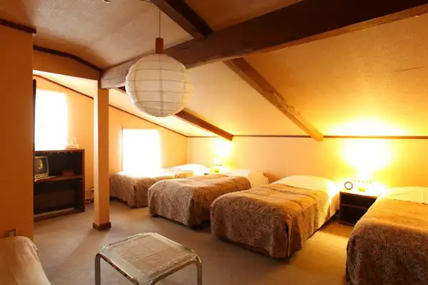 Bilik keluarga gaya pondok gunung