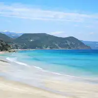 Hanya 4 menit berjalan kaki ke Pantai Shirahama di depan penginapan.