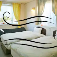Kamar twin sisi laut lantai 2 dengan sistem ventilasi paksa.