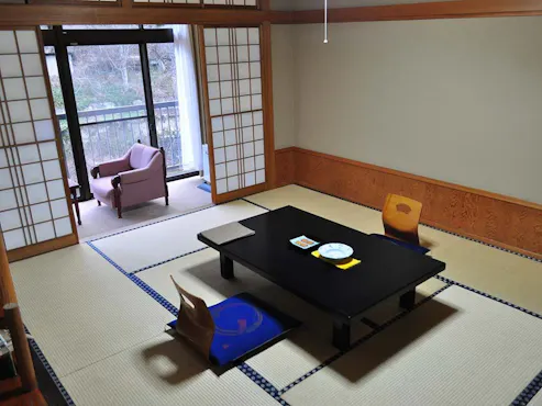 ห้องมาตรฐานสไตล์ญี่ปุ่น 10 เสื่อทาทามิ ★สูบบุหรี่