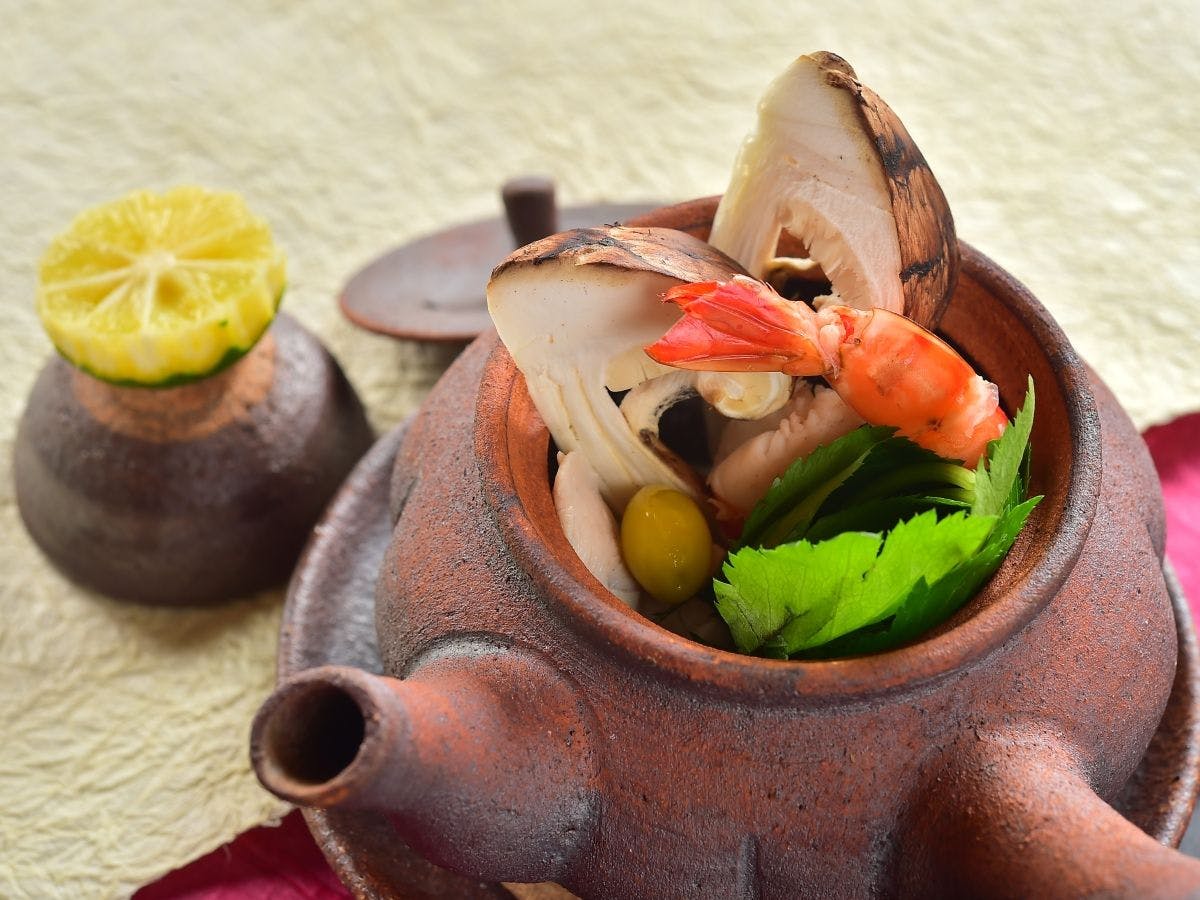 ต้มซุปเห็ดมัตสึทาเกะในหม้อดิน