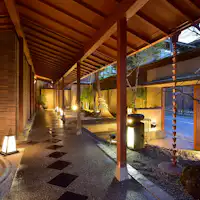 ทางเข้าปูด้วยหิน