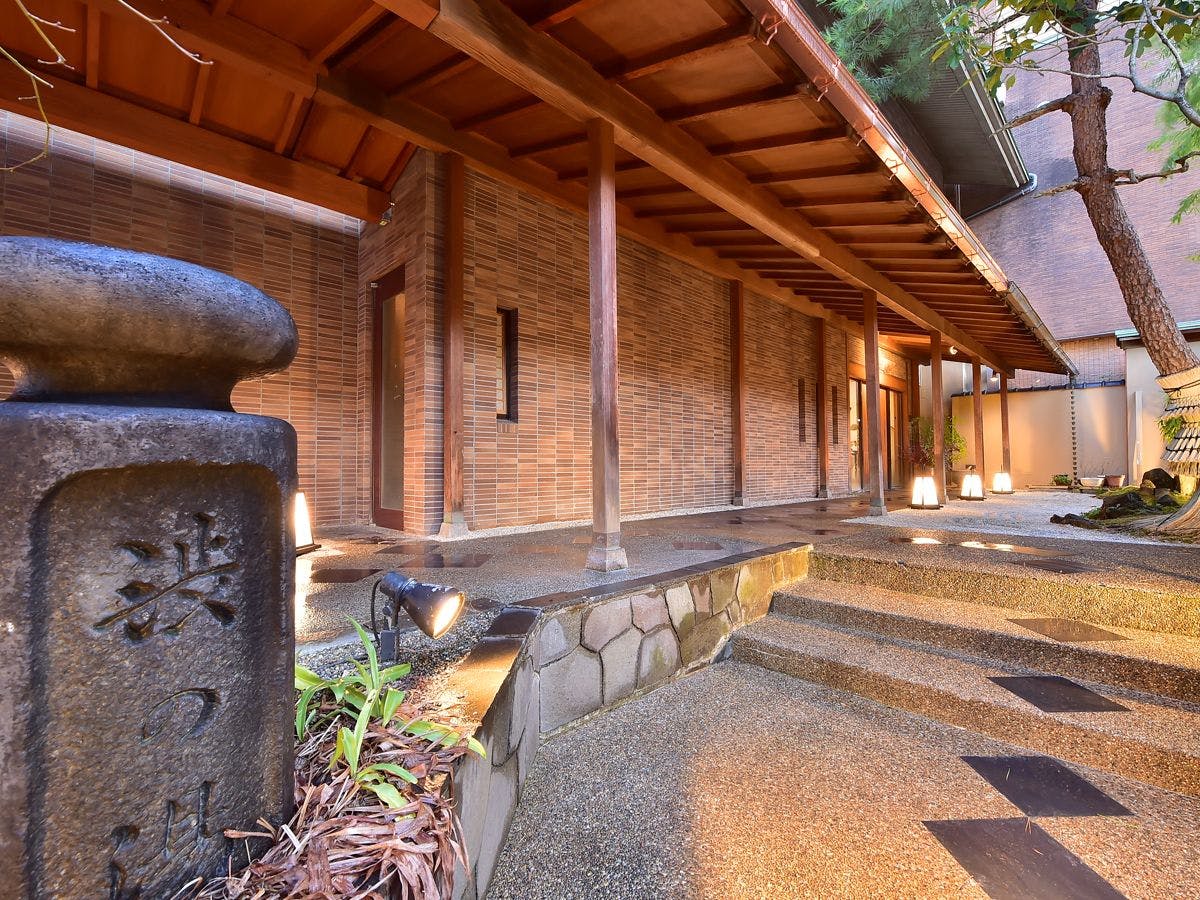 Shibu no Yu: An Inn with Free-Flowing Hot Spring Source