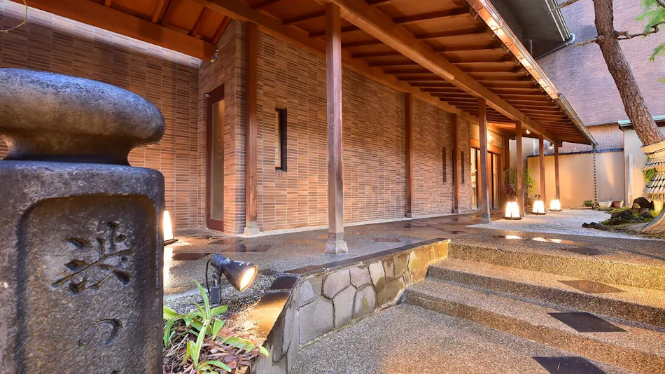 Shibu no Yu: An Inn with Free-Flowing Hot Spring Source