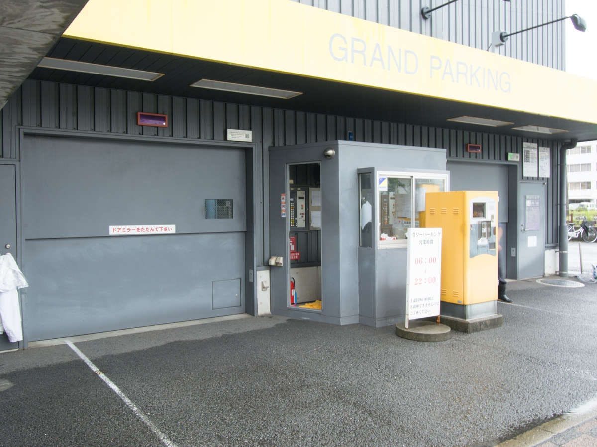 ที่จอดรถแบบอาคาร 2 แห่งครบครัน