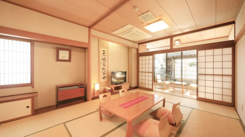 Hotel Pony Onsen: Natural Hot Spring with Free-flowing Water