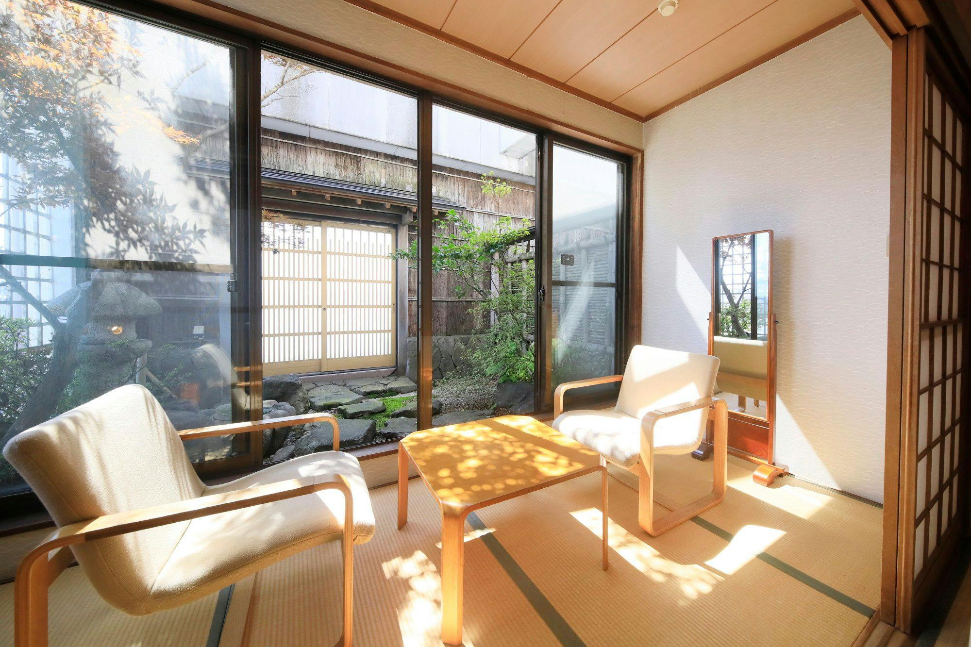 ระเบียงกว้าง 4 เสื่อทาทามิ