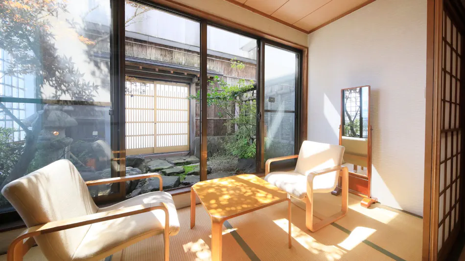 Hotel Pony Onsen: Natural Hot Spring with Free-flowing Water