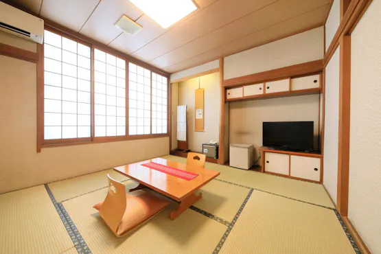 ห้องพักสไตล์ญี่ปุ่นที่ผ่อนคลาย ชั้น 2, 8 และ 10 เสื่อทาทามิ