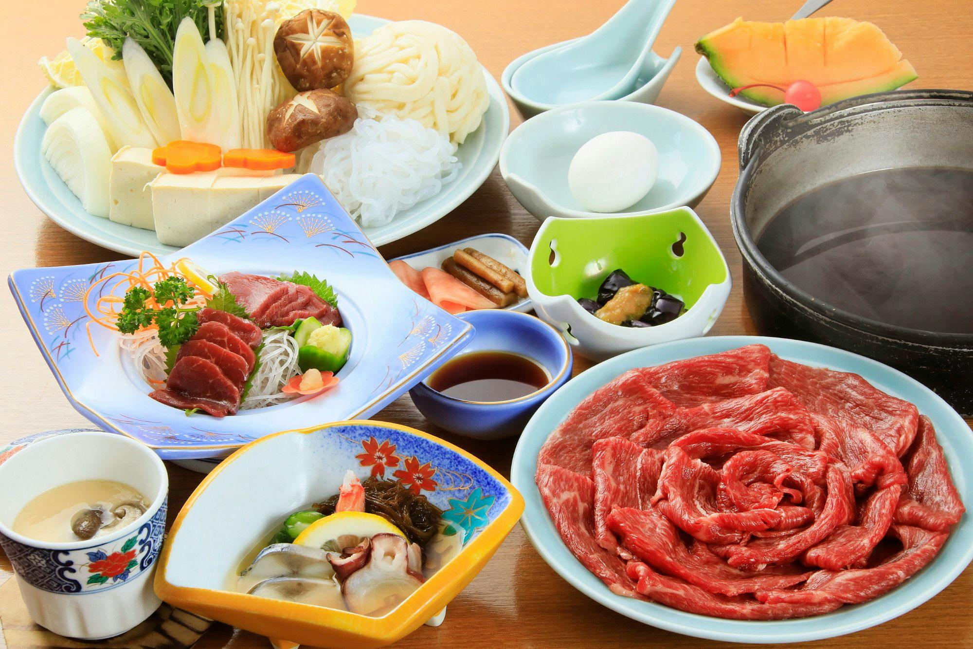 สุกี้ยากี้เนื้อจากจังหวัดอาโอโมริ 【อาหารเย็น】