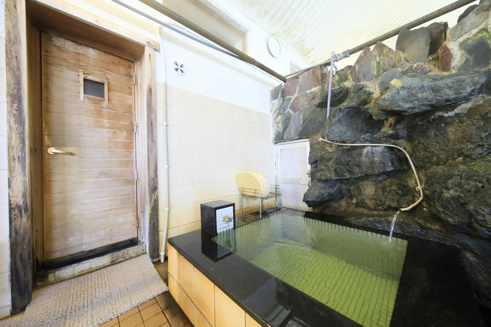 Hotel Pony Onsen: Natural Hot Spring with Free-flowing Water