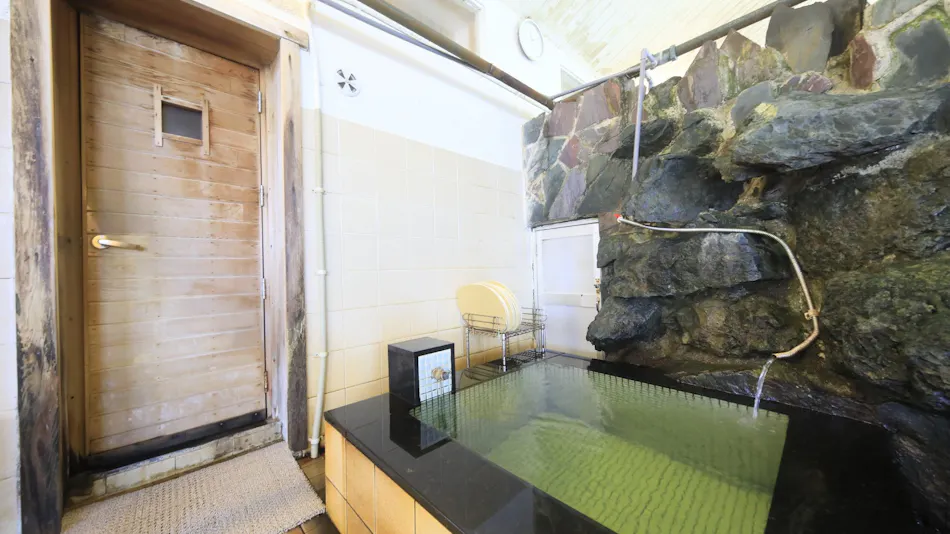 Hotel Pony Onsen: Natural Hot Spring with Free-flowing Water