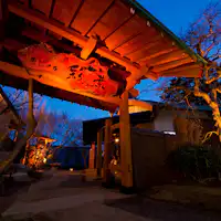 ประตูยามค่ำคืน (ภายนอก)