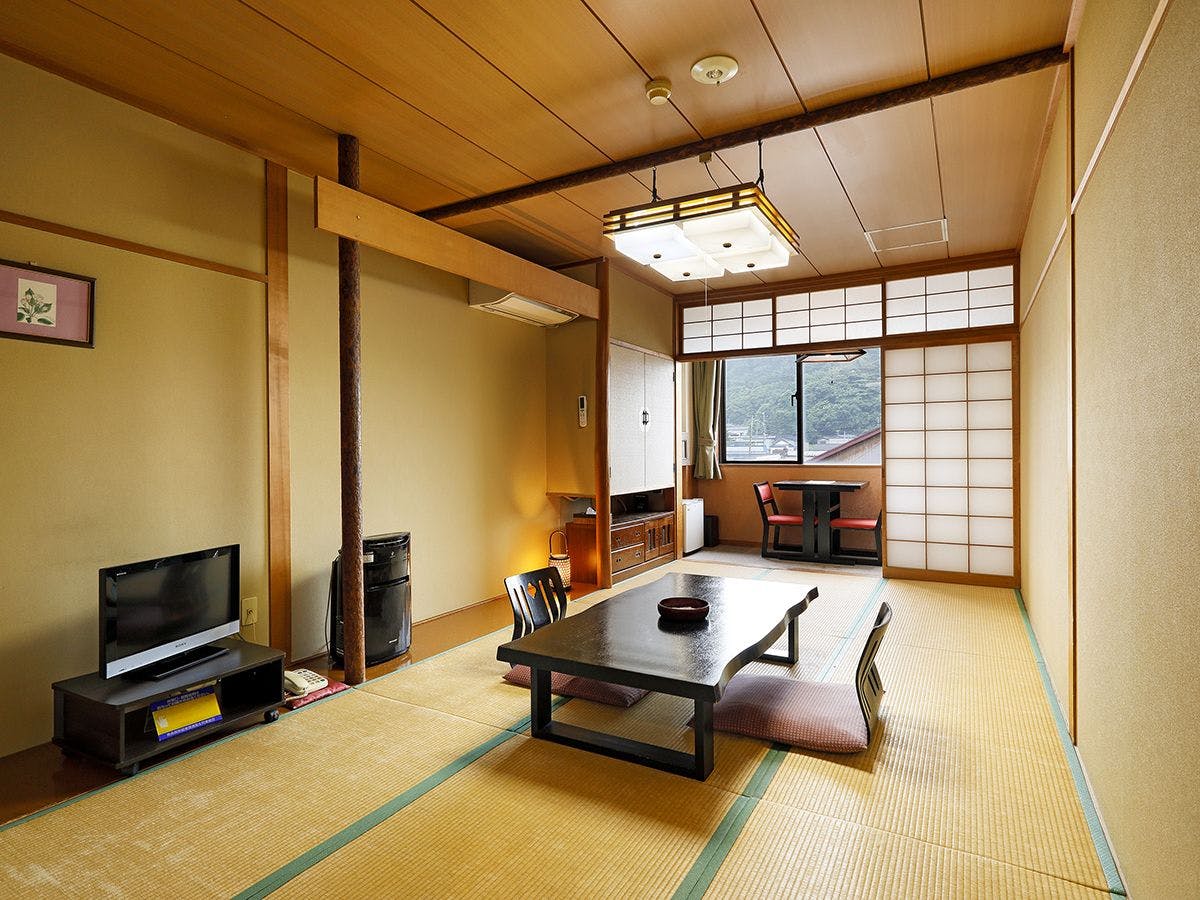Inn Tsubaki: A Hot Spring Inn with Three Types of Private Baths