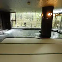 ห้องอาบน้ำสาธารณะปูเสื่อทาทามิ