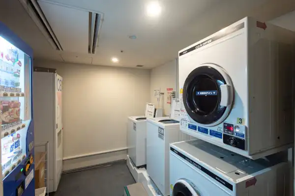 ชั้น 5: เครื่องซักผ้าหยอดเหรียญ