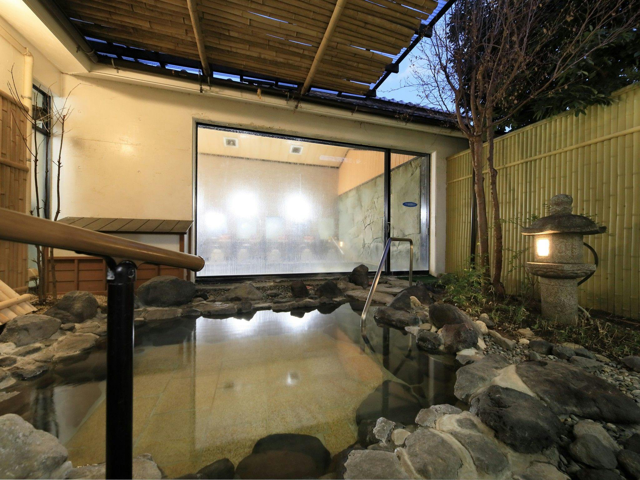 【โรงแรมอาเคเนะ】บ่อน้ำพุร้อนหินธรรมชาติ