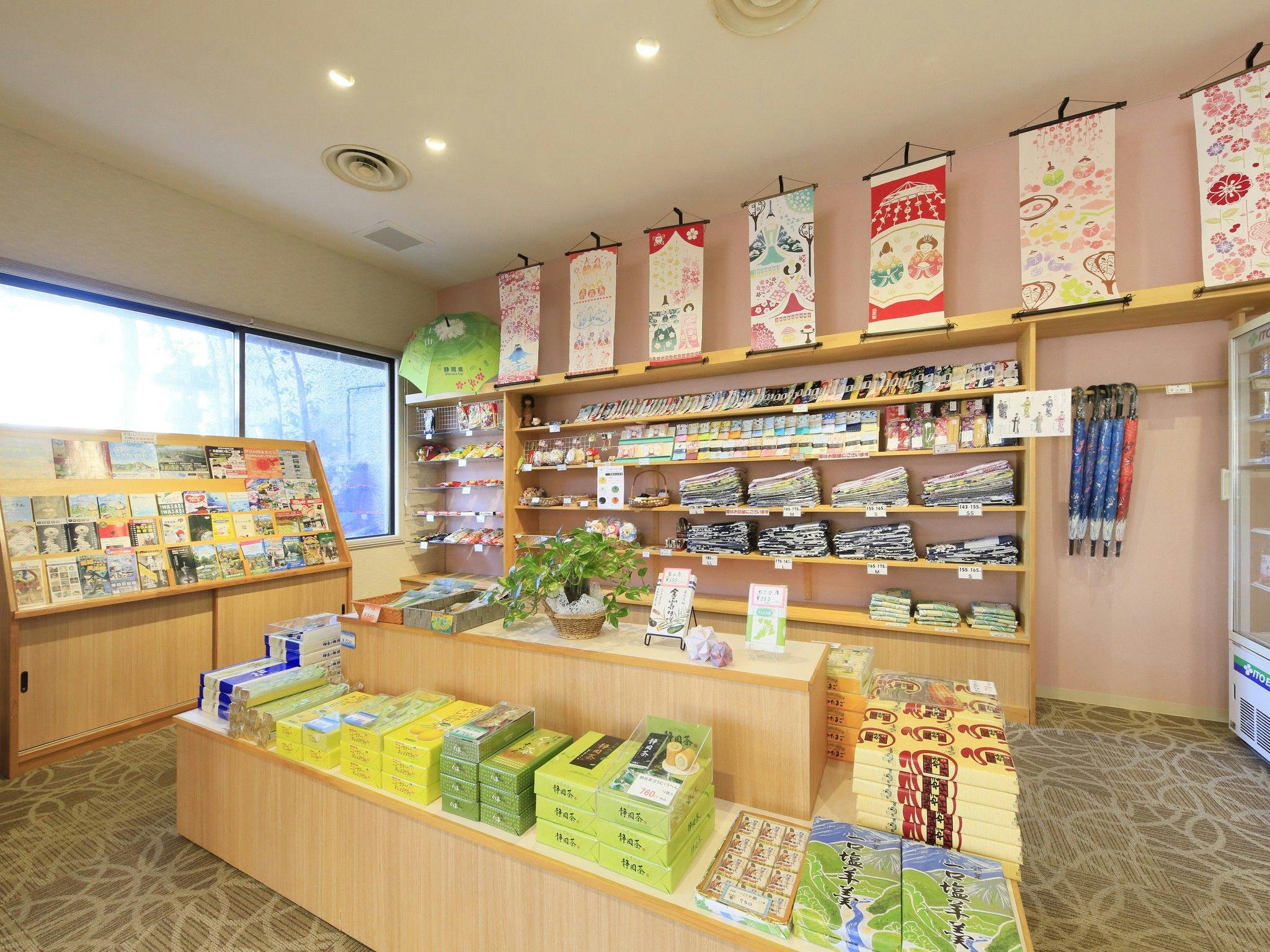 【โรงแรมอาเคเนะ】มุมร้านค้า