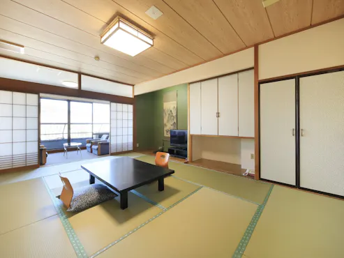 【โรงแรมอาเคะเนะ】ห้องพักสไตล์ญี่ปุ่นฝั่งภูเขาไฟฟูจิ (12 เสื่อทาทามิ + ระเบียง)
