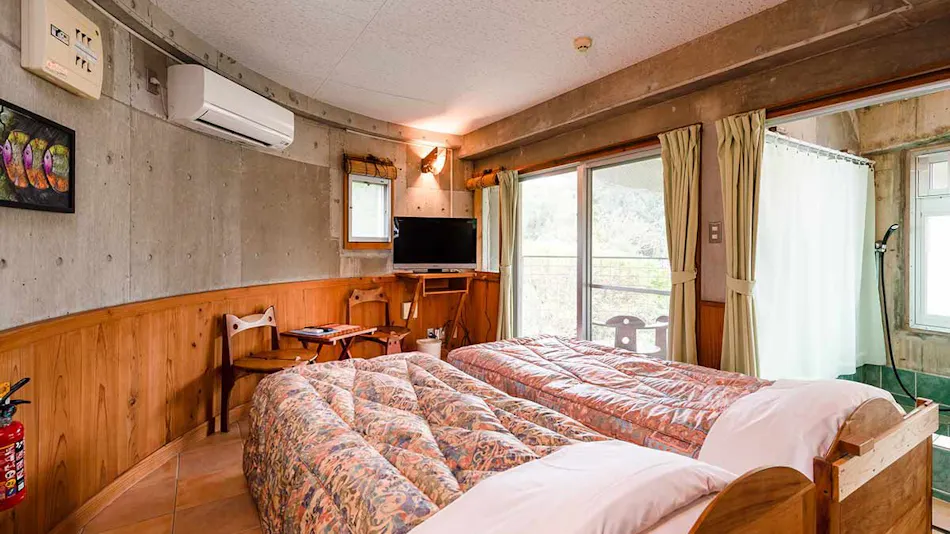 BUZZ RESORT