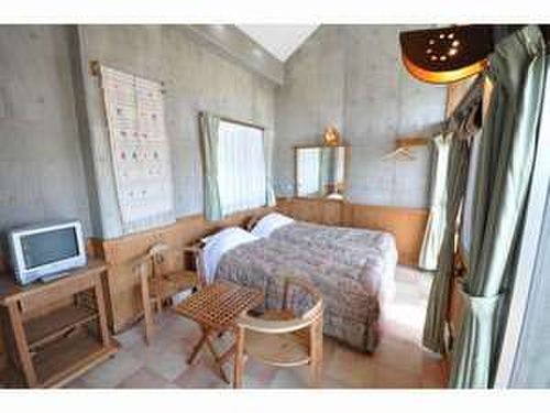 ・洗面台には大きな鏡付き！