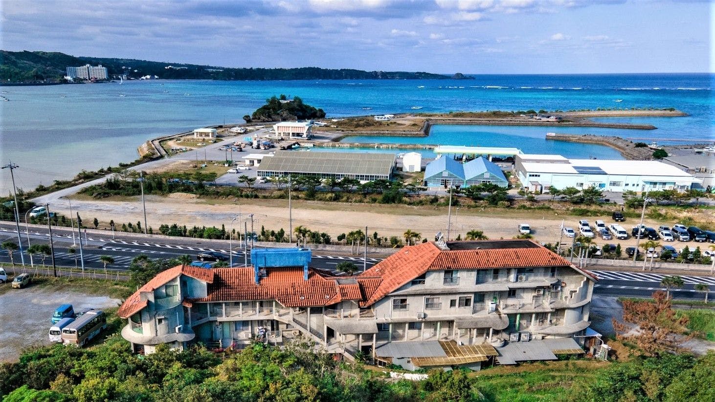 デザイナーズ リゾート なかどま Inn 那覇空港からバス85分のホテル 7700円より 全室禁煙 地元野菜を使ったピクルス 居酒屋コーナー コインランドリー 貸自転車 沖縄県 デゴイチよく走る Sl沿線宿泊情報