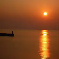 พระอาทิตย์ตกดินที่ทะเลญี่ปุ่น