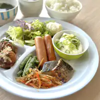 บุฟเฟ่ต์อาหารเช้าแบบญี่ปุ่นและตะวันตก