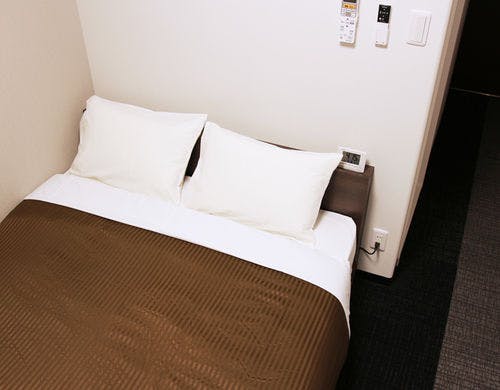 ダブルルーム【140cm幅ベッド1台】