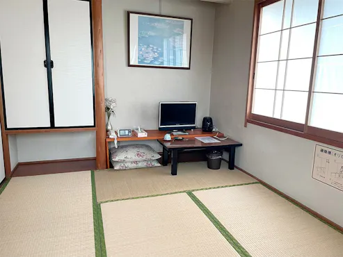 ・<ห้องพักสไตล์ญี่ปุ่น 6 เสื่อทาทามิ> เป็นห้องพักที่สะอาด