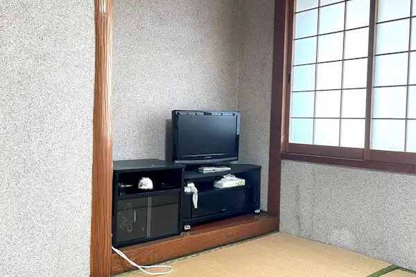 ・<ห้องสไตล์ญี่ปุ่น 6 เสื่อ> มีทีวีและ Wi-Fi ครบครัน