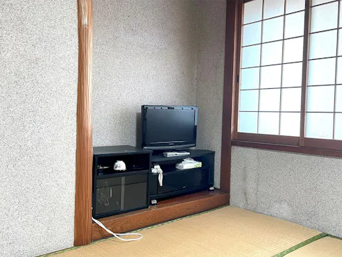 ・<ห้องสไตล์ญี่ปุ่น 6 เสื่อ> มีทีวีและ Wi-Fi ครบครัน