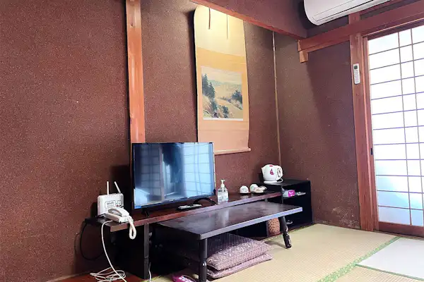 ・<ห้องสไตล์ญี่ปุ่น 8 เสื่อทาทามิ> มีชุดชาเตรียมไว้ให้