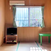 다다미 6장 크기의 일본식 객실, 1~3명 이용 가능.