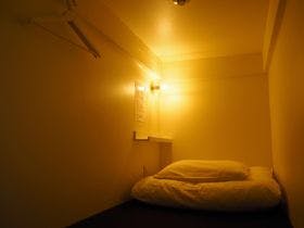 almond hostel & cafe