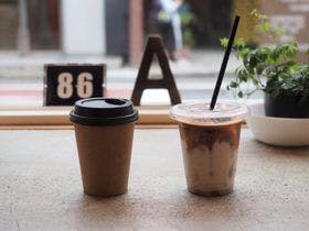 almond hostel & cafe