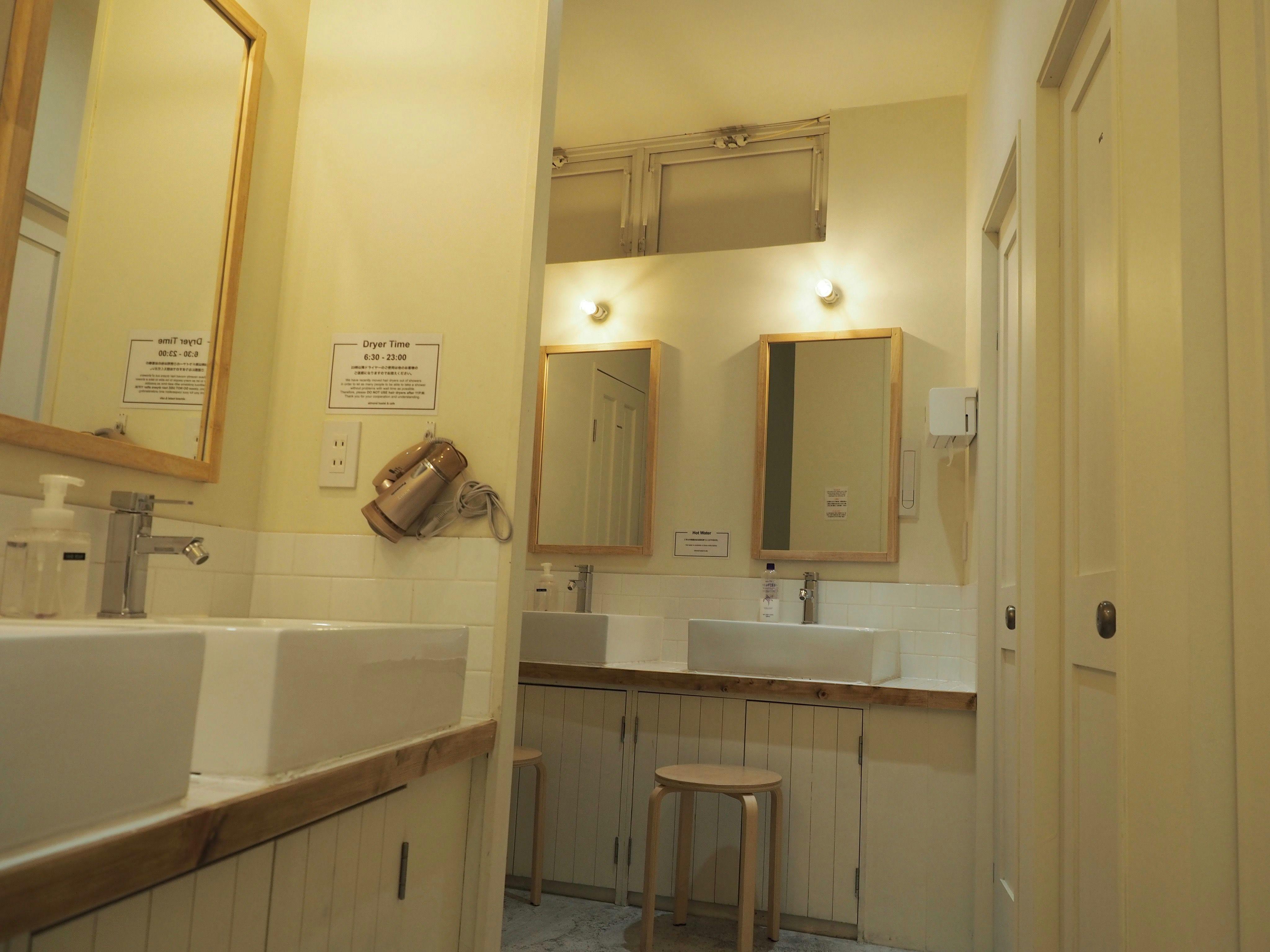 Almond Hostel & Cafe