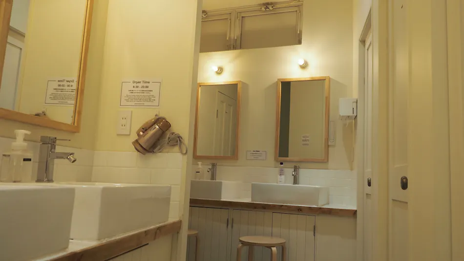 Almond Hostel & Cafe