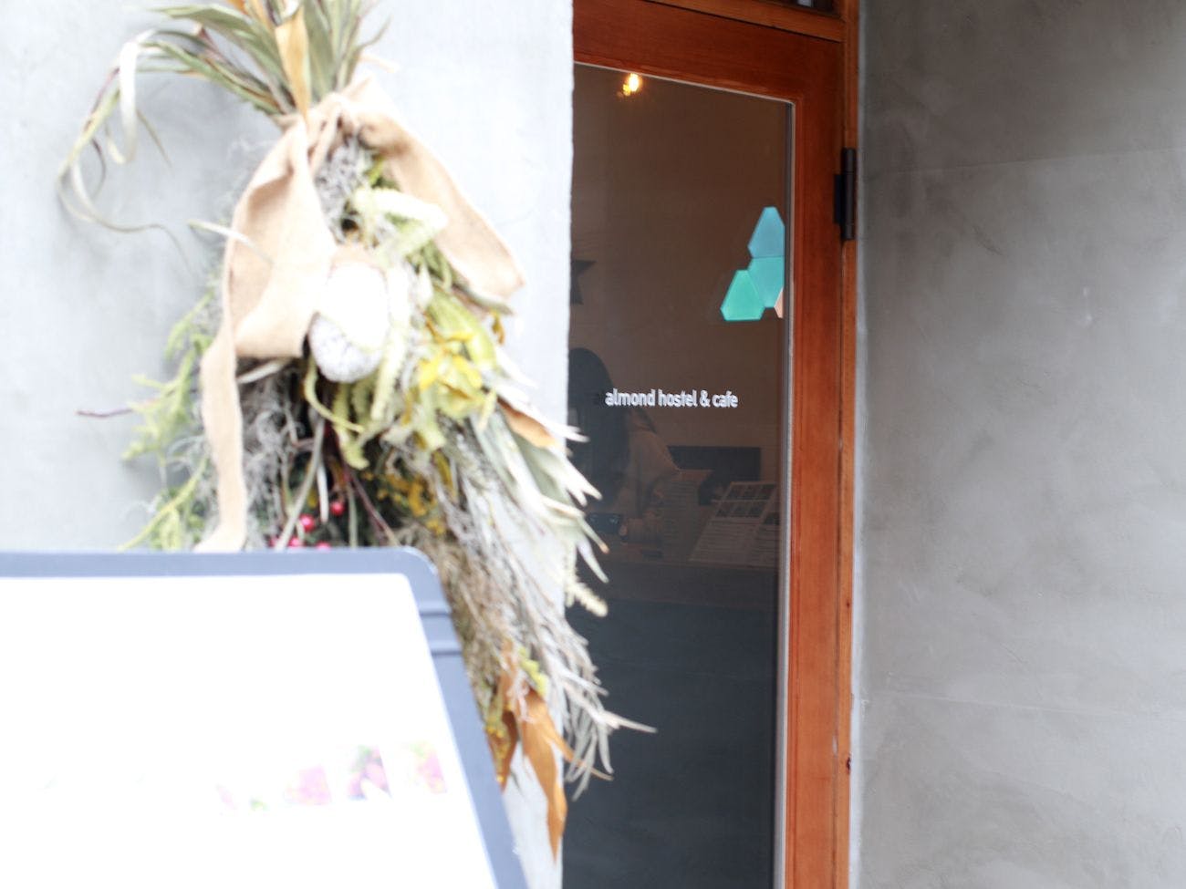 Almond Hostel & Cafe