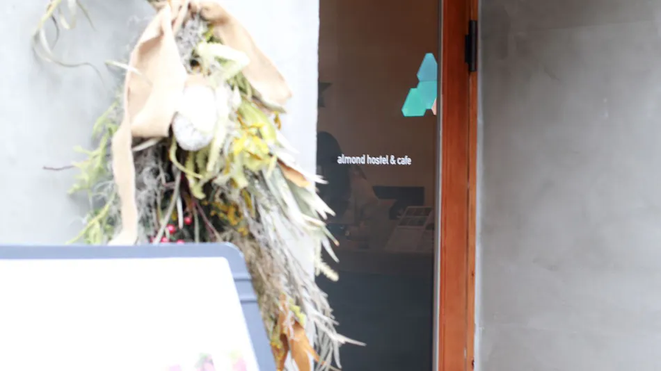 Almond Hostel & Cafe