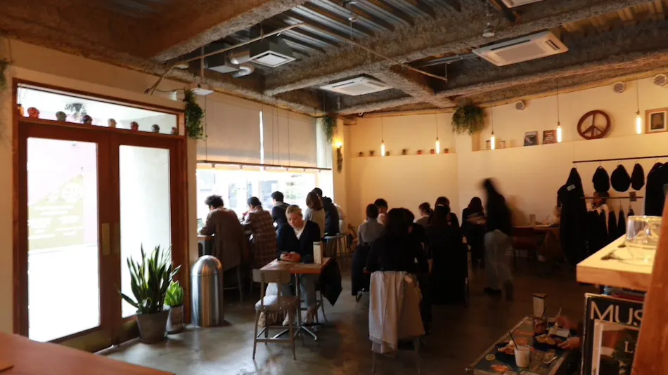 Almond Hostel & Cafe