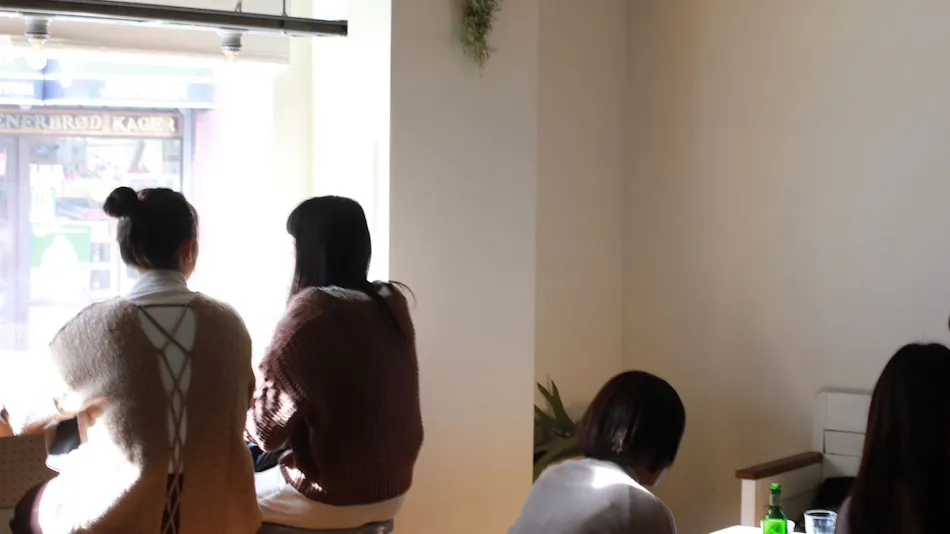Almond Hostel & Cafe
