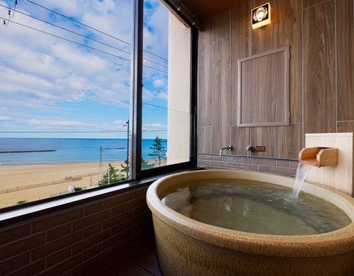 信楽焼風呂付客室