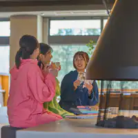 Phòng chờ lò sưởi tại quán cafe onsen