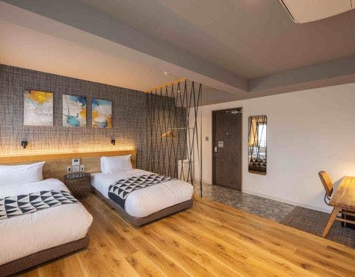 deTOURスーペリアツインルームの室内一例