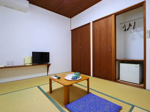 【客室】リニューアル和室6畳。