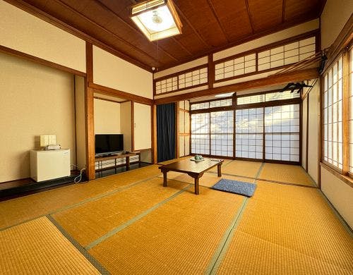 【客室】全室に空の冷蔵庫を設置しています