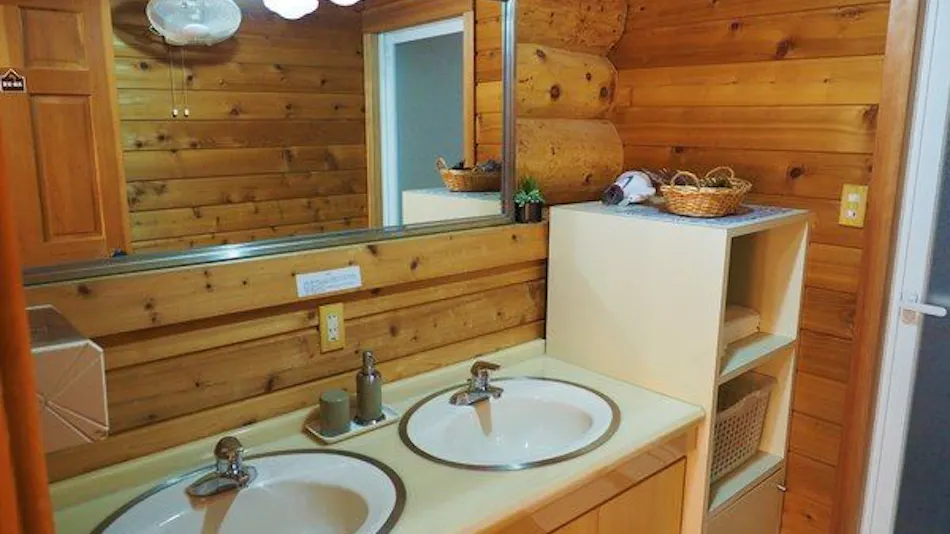 Private Log House Rocky